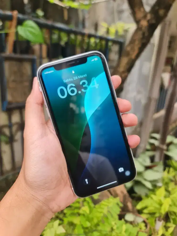 iPhone XR 64 GB putih