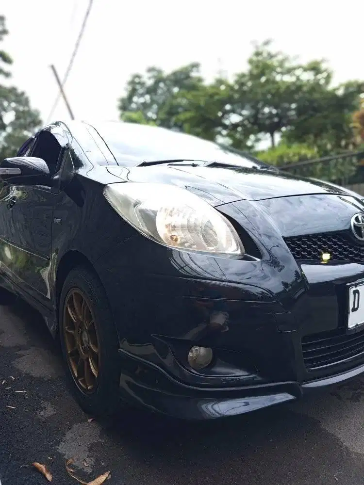 Toyota yaris s limited automatic 2012