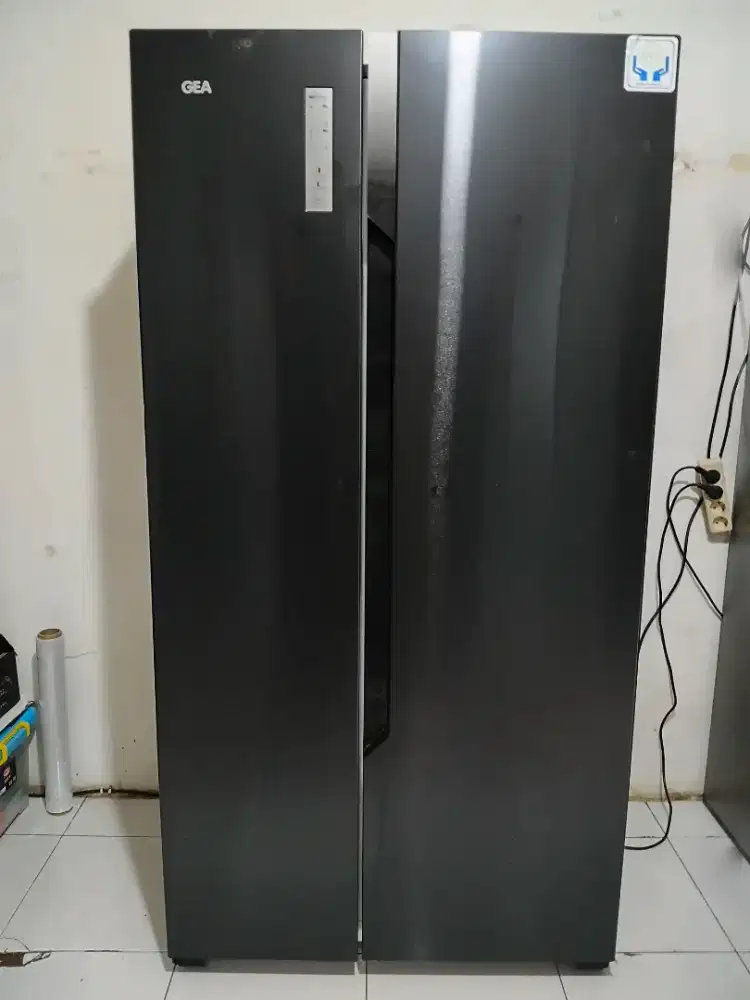 Dijual kulkas side by side gea