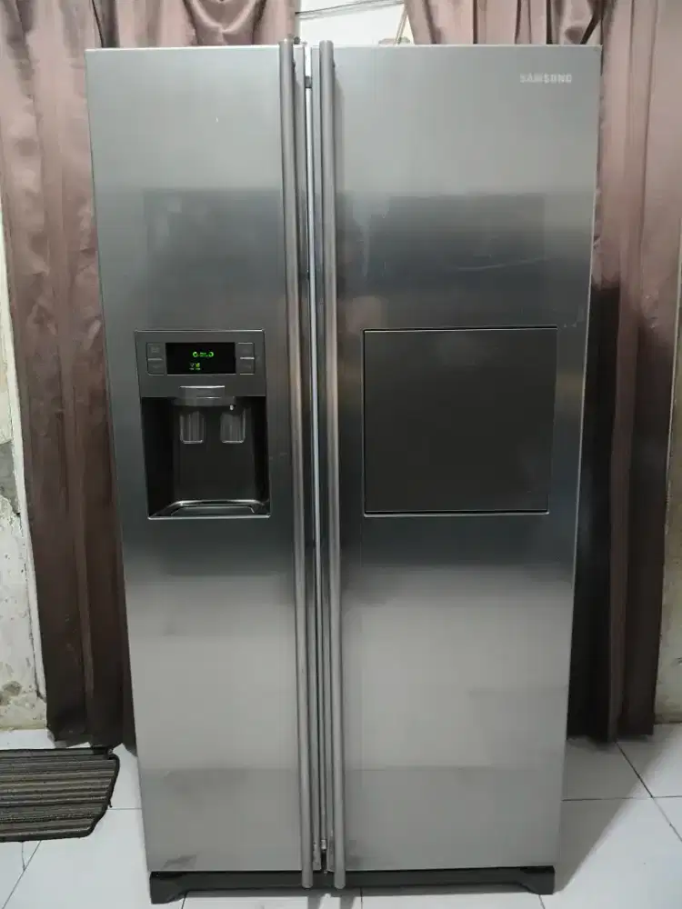 Dijual kulkas side by side samsung