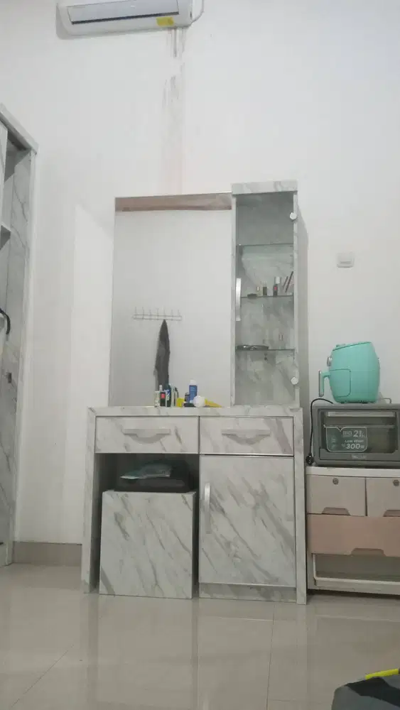 LEMARI DAN MEJA RIAS BY MURAH DAN BAIK FURNITURE