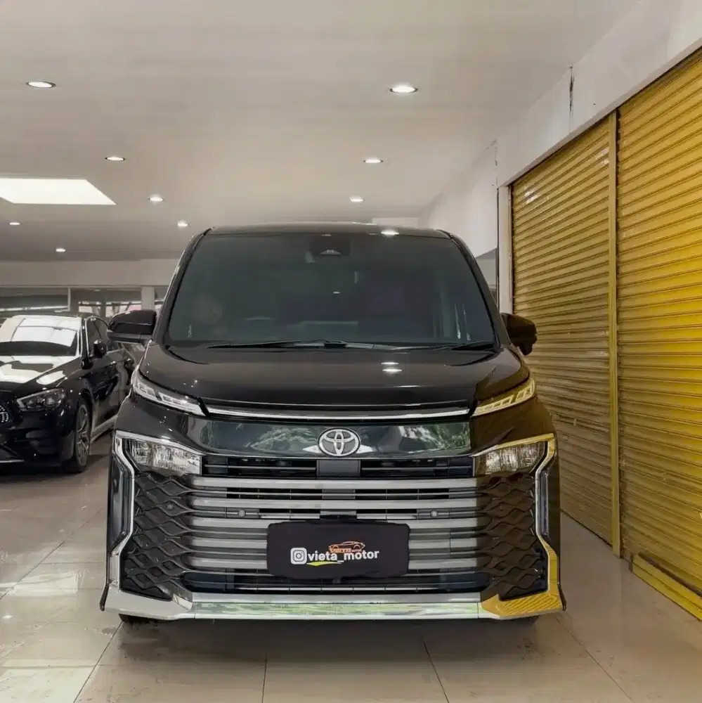 Toyota New Voxy 2.0 TSS