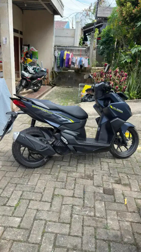 Vario 160 CBS like new istimewa km low 17.000