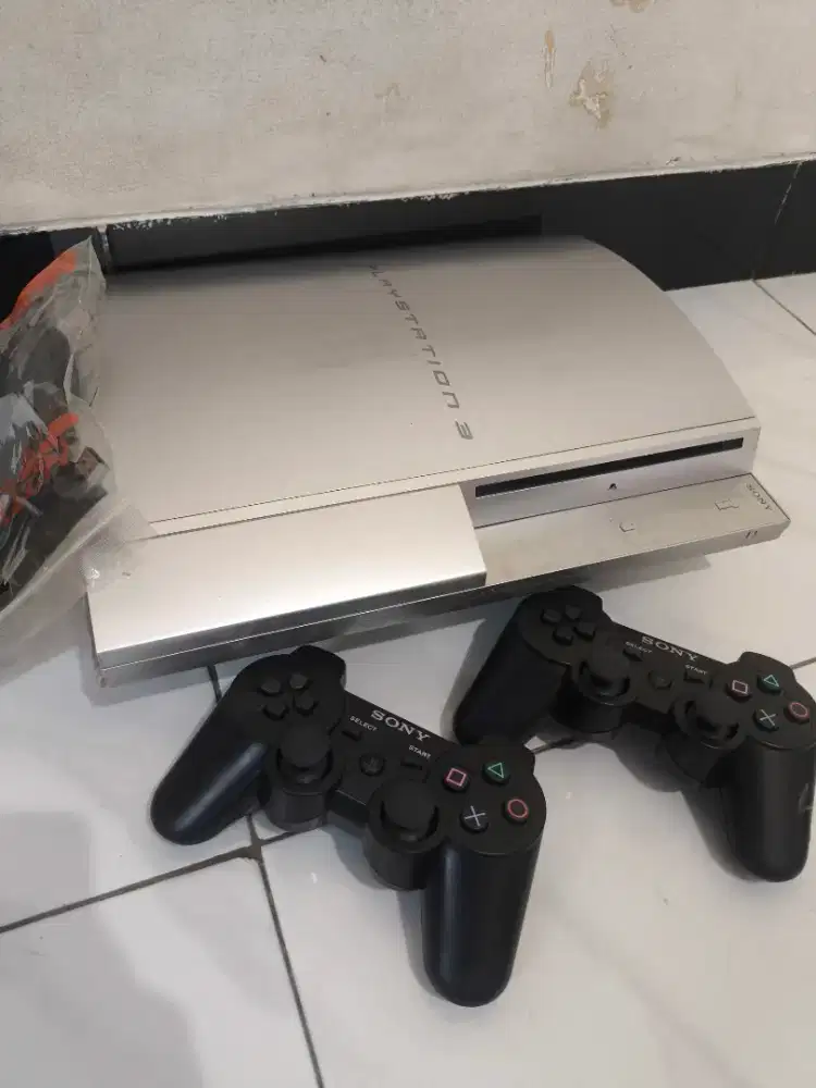 PS3 ( PlayStation 3 ) | 320GB + 2 Stick
