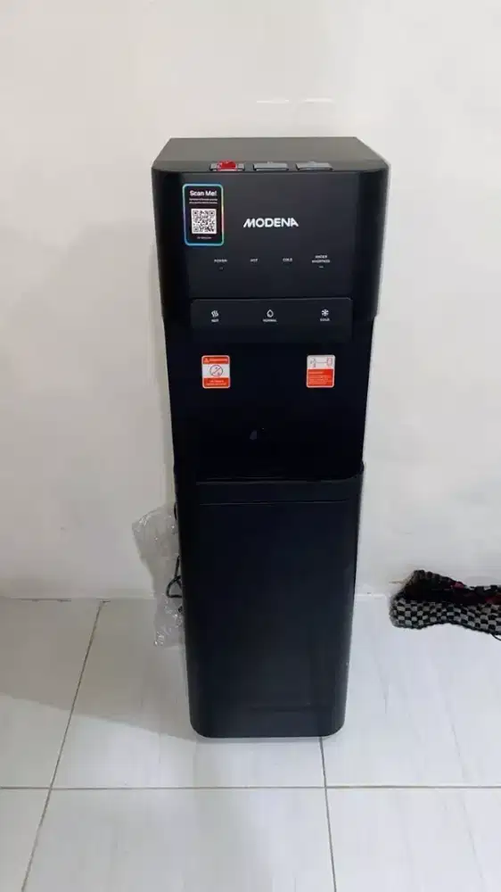 Dispenser air galon bawah merk Modena