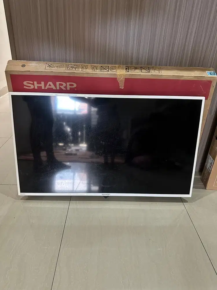 TV Varian Warna Putih Langka, Sharp 40 inc Jual Cepat