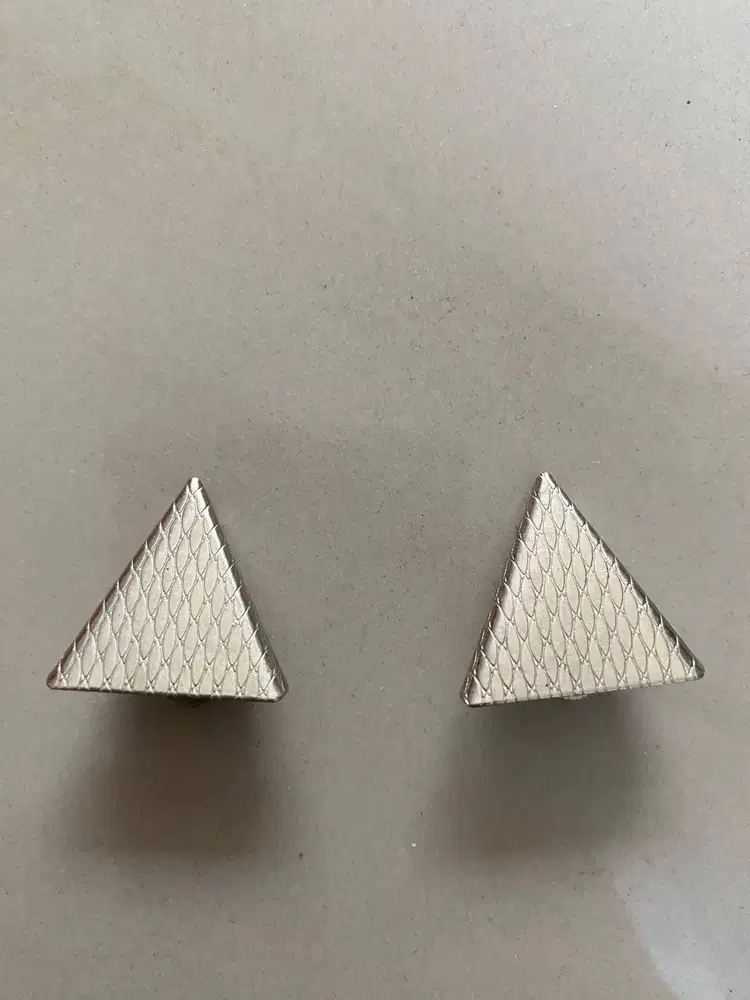 HIASAN UJUNG KRAH KEMEJA - LOGAM – PRELOVED