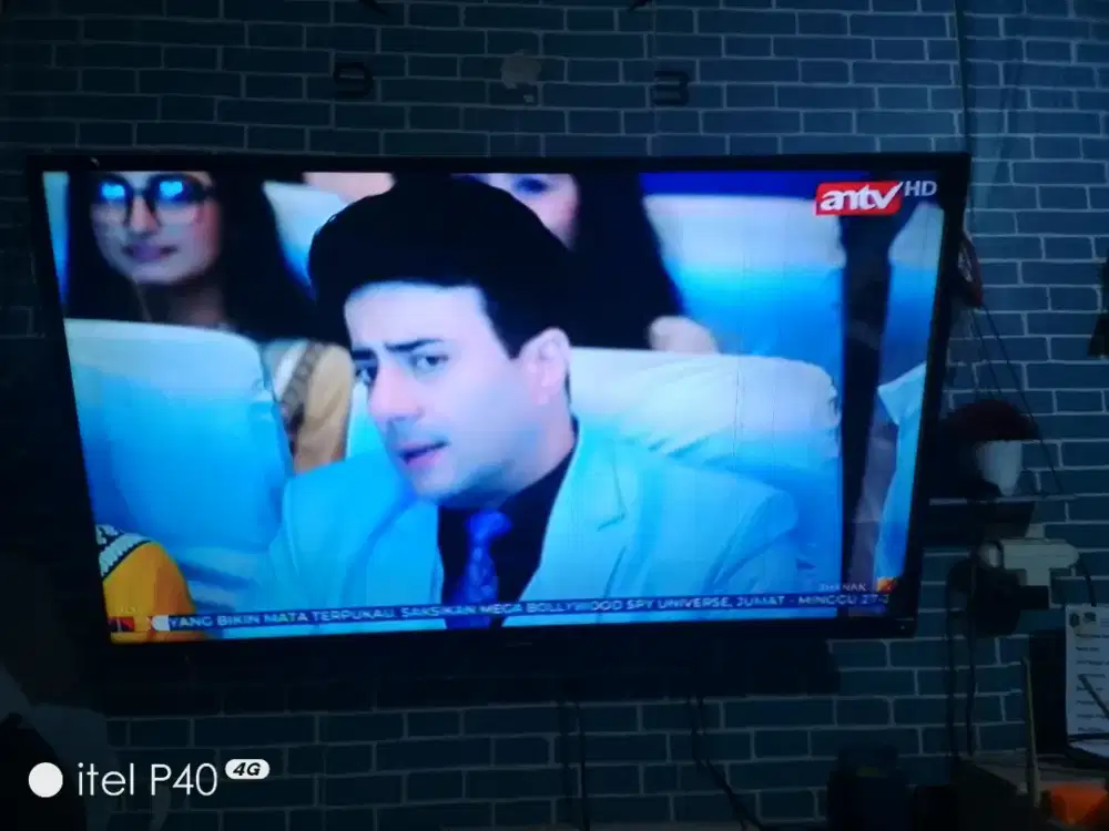 Tv Polytron 42 ,minus ada garis pinggiran TV