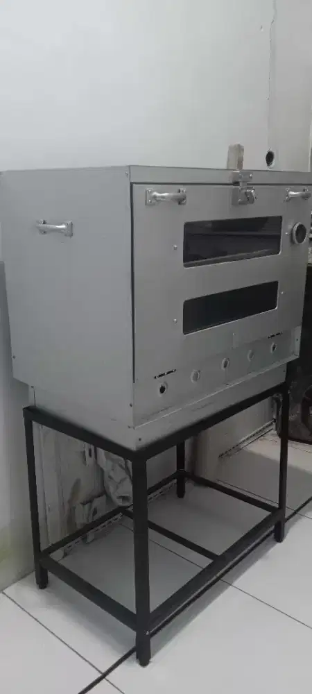 Oven gas api atas bawah.