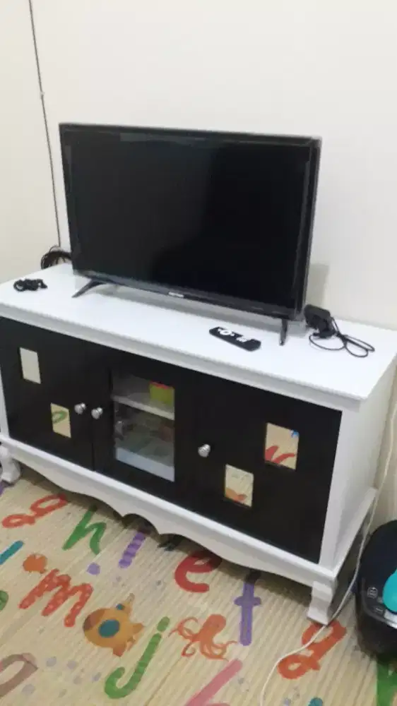 Lemari Tv baru beli 1 minggu masih press