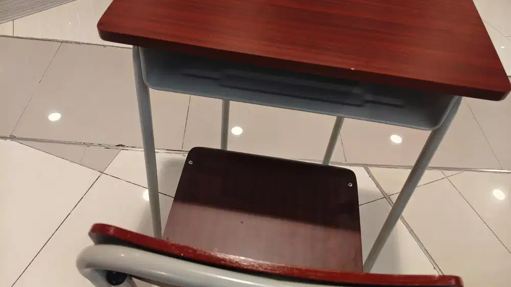 Meja kursi set sekolah
