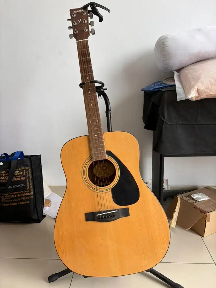 Gitar Yamaha F310 (akustik)