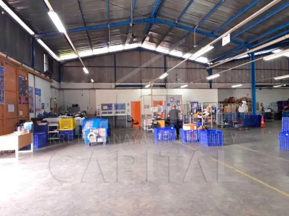 GUDANG BERSIH KONSTRUKSI BAJA SIAP PAKAI LOKASI STRATEGIS DEKAT AKSES TOL BAROS