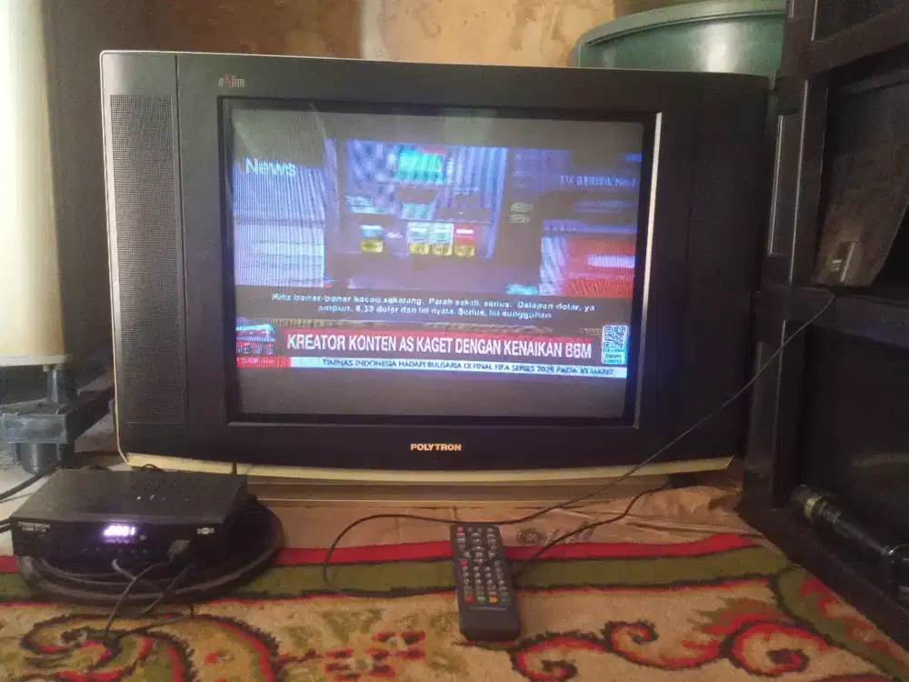 Dijual TV tabung 21 //slim merk Polytron + STB +Boster + ant taffwer.