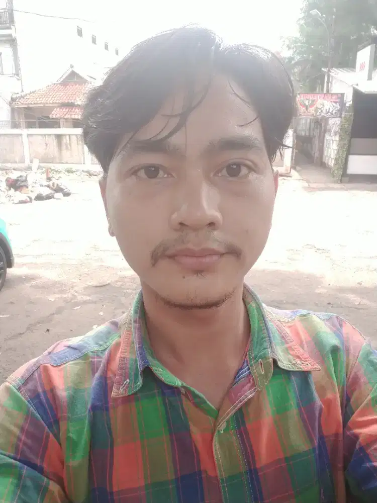 Butuh kerjaan kalo ada tolong kabarin saya