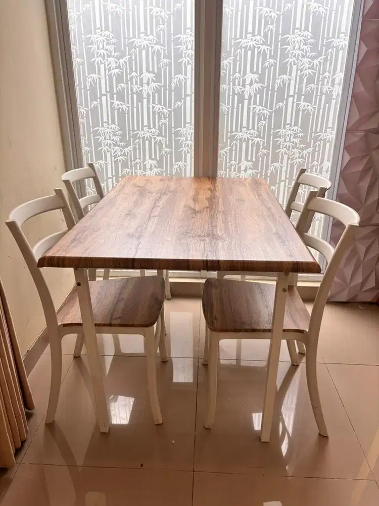 Set meja makan minimalis