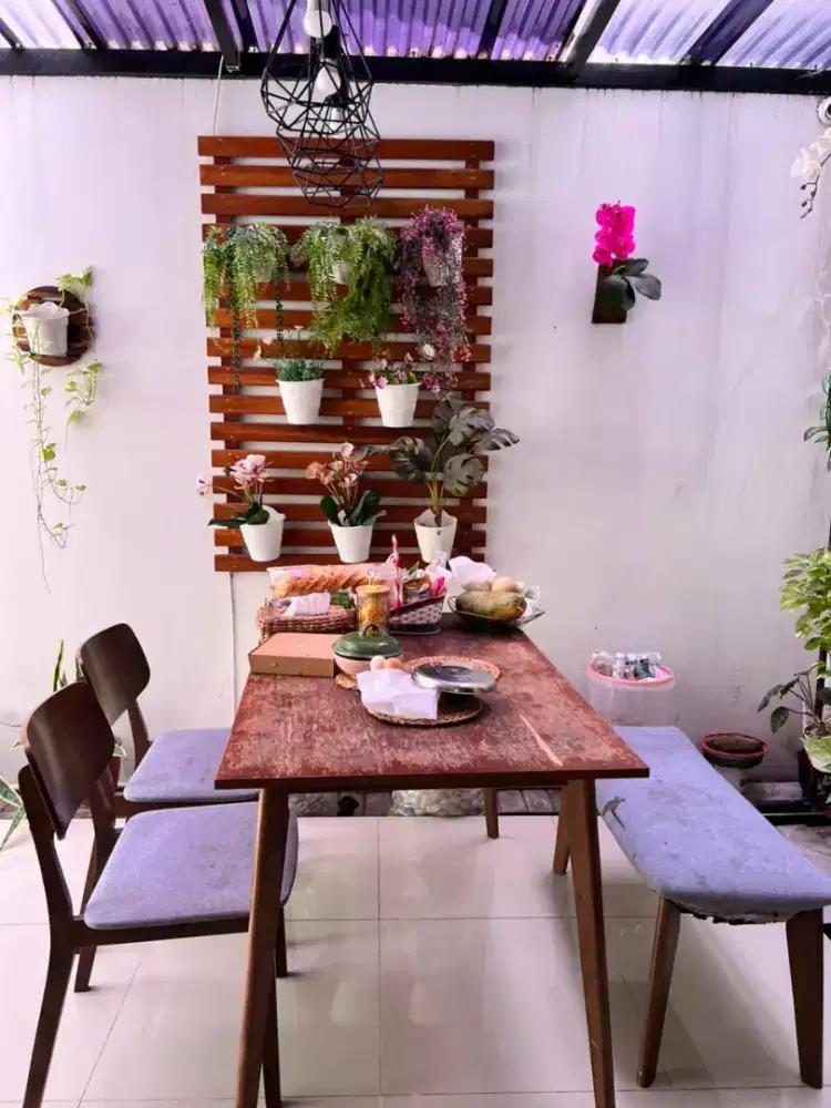 Set Meja dan Kursi Makan