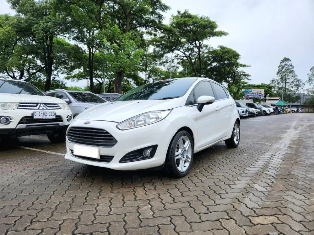 FORD FIESTA SPORT 1.5 AT MATIC 2013 PUTIH, KM 66RB