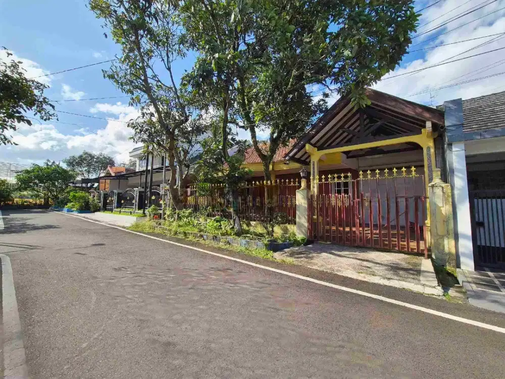 Rumah Murah Luas 183 m2 Area Perumahan Borobudur Agung Suhat