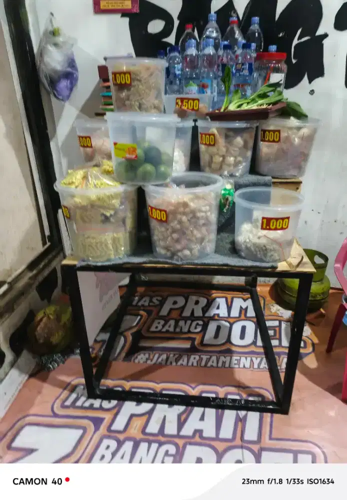 Meja tingkat kaki besi untuk usaha