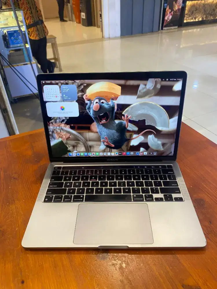 Macbook Pro M2 13 inch 2022 , grey