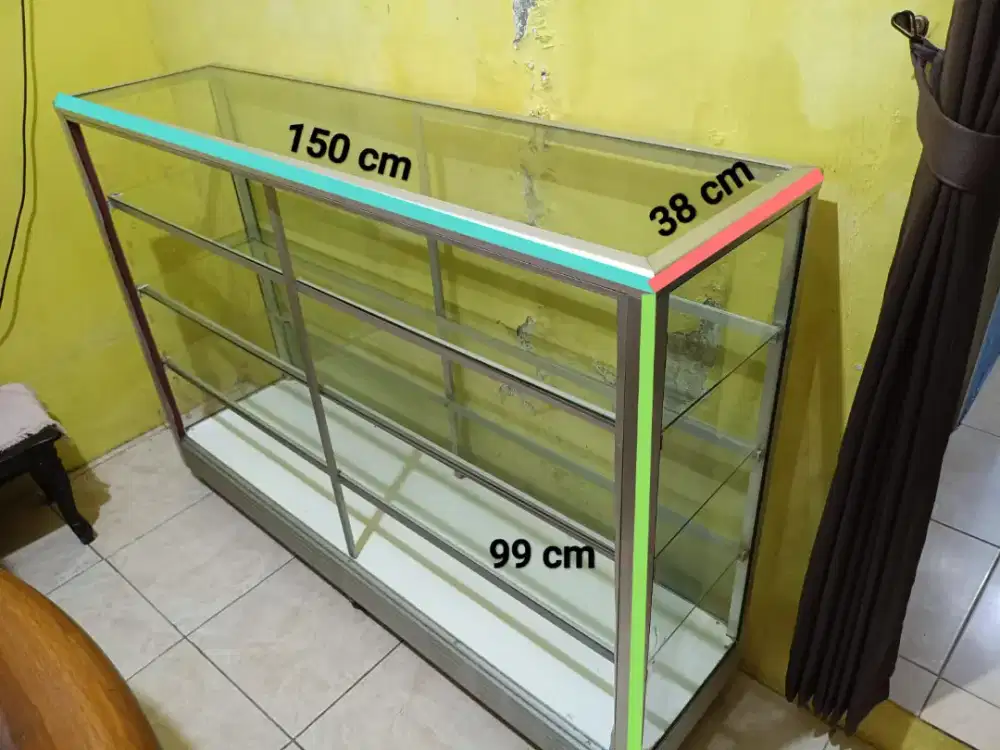 Etalase bekas warung