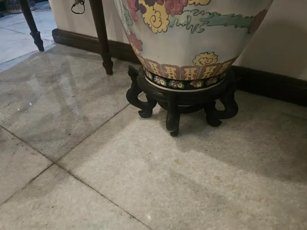 Tatakan Kayu Ukir Antik / Stand Vas Keramik Oriental Klasik