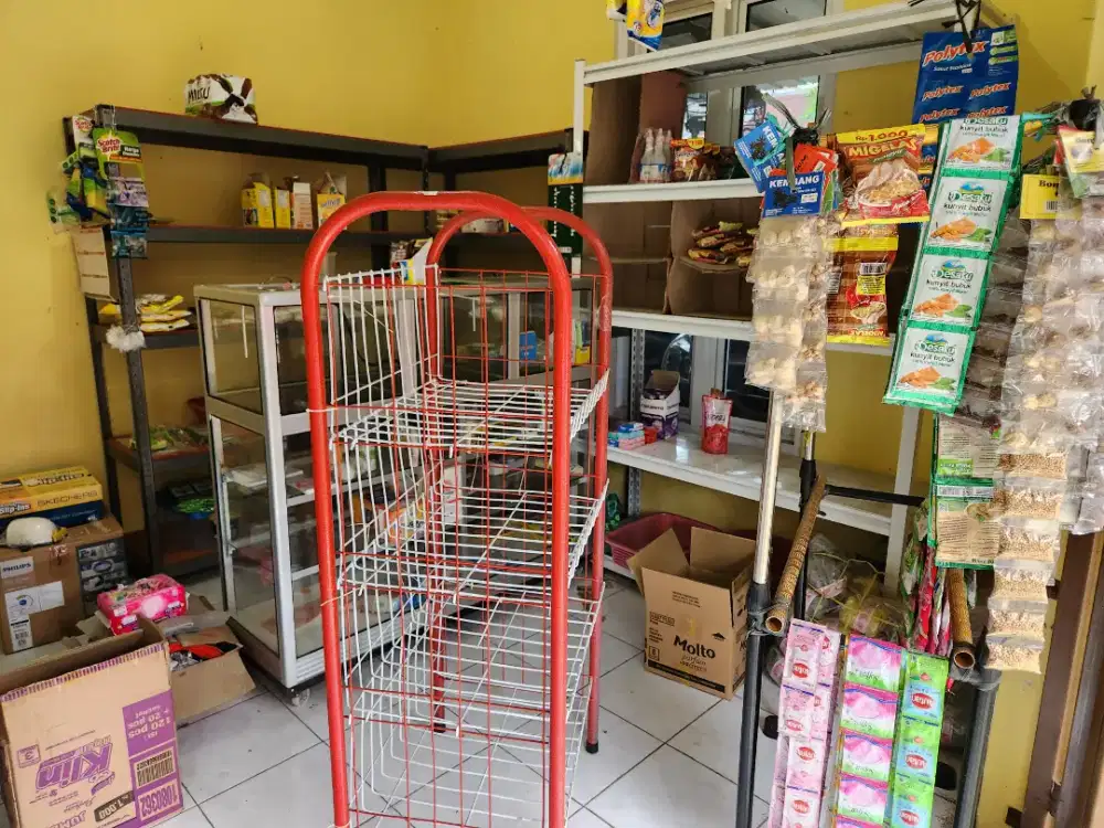 Rak susun 4 ada 3 buah, Etalase kaca dan Rak Snack