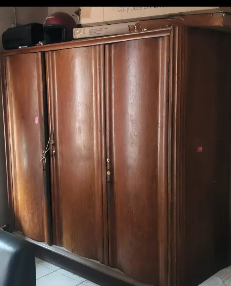 Di jual lemari tiga pintu jati asli kokoh dan  super
