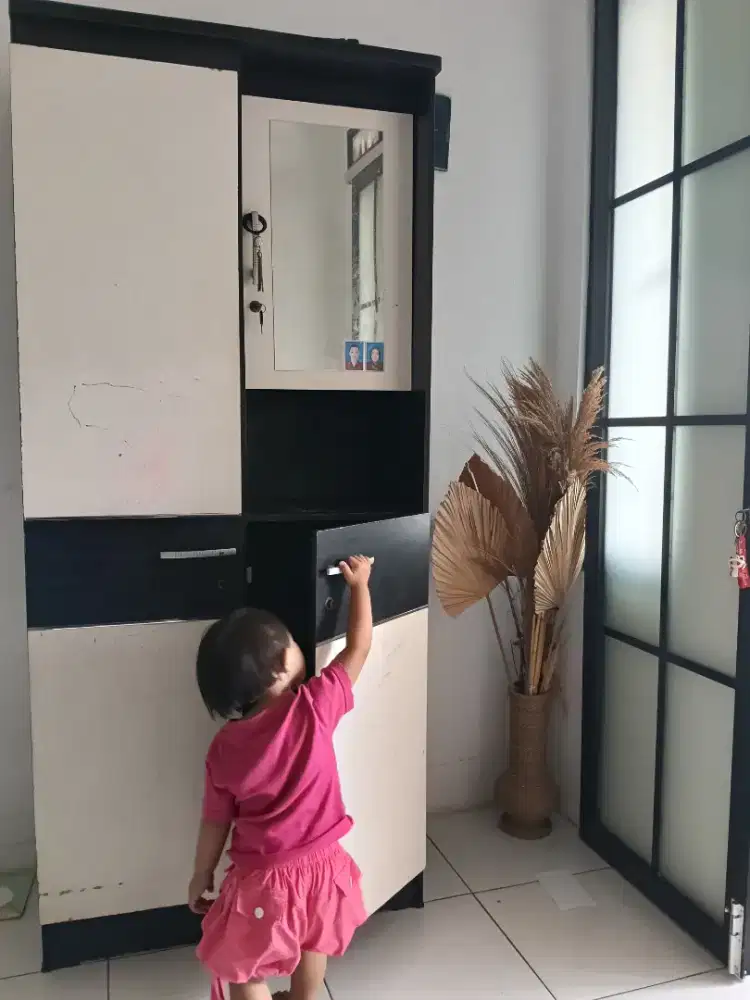 JUAL LEMARI BEKAS 2 PINTU