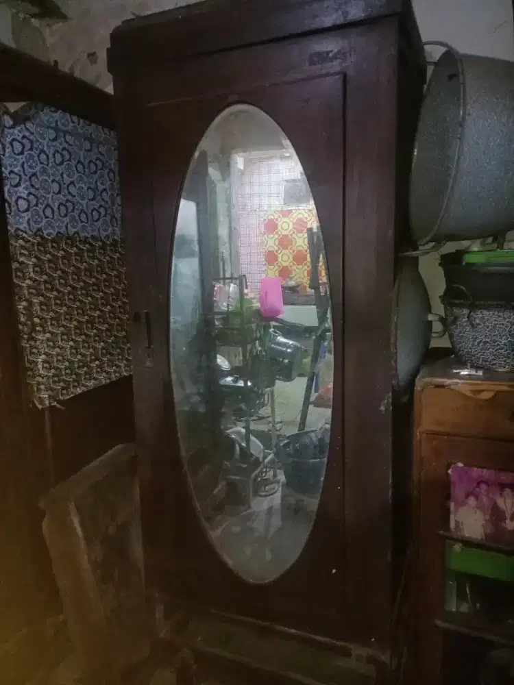 Lemari antik dan jati