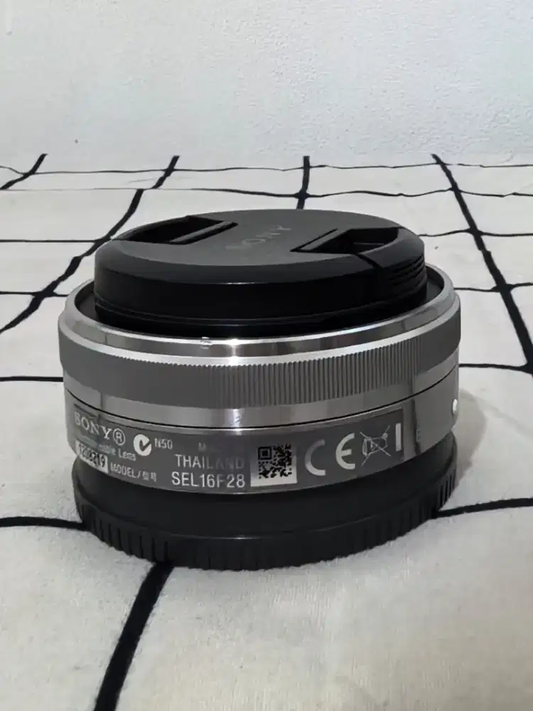 Lensa Sony E-mount 16mm F2.8