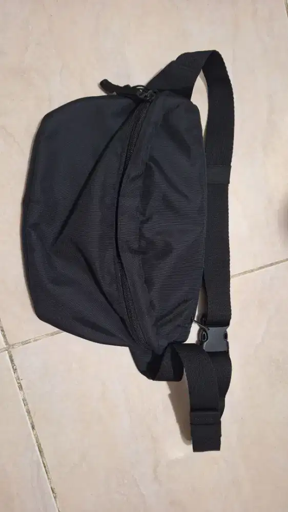 Tas Selempang Sling Bag original UNIQLO