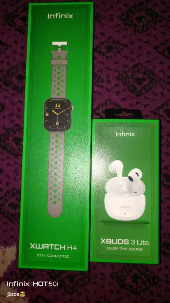 Smartwatch dan earphone INFINIX