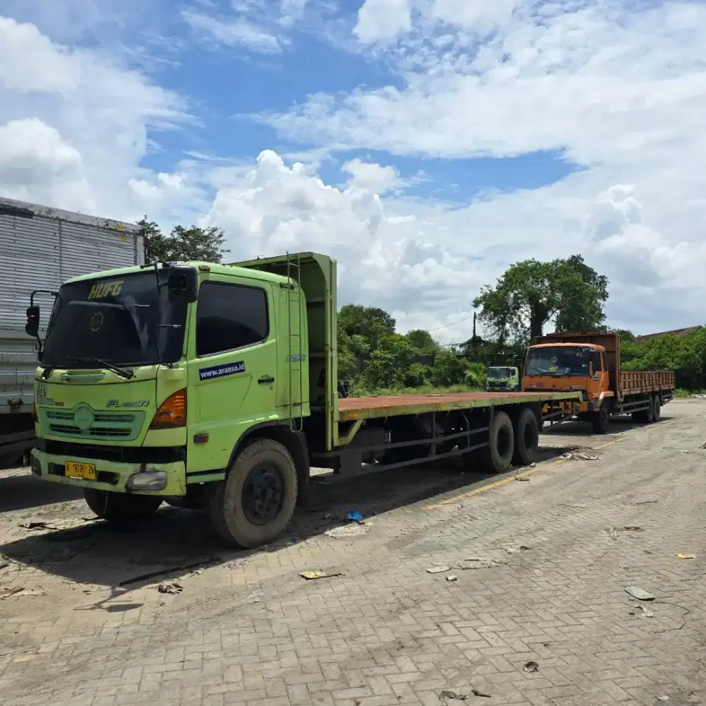 Sewa Tronton 10 roda panjang 9 meter lebar 2,4 meter