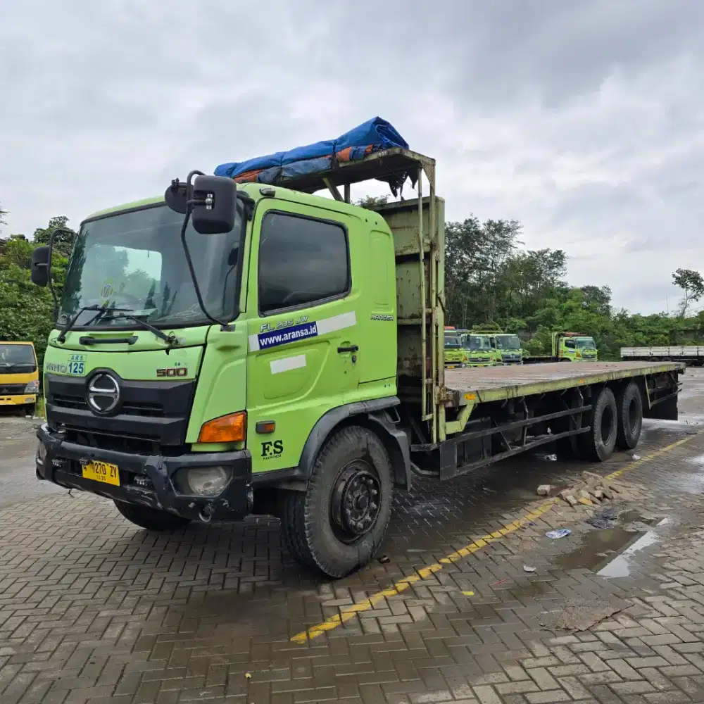 Sewa Tronton 10 roda panjang 9 meter lebar 2,4 meter