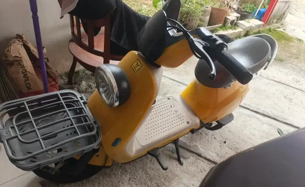 Uwinfly R8s warna kuning