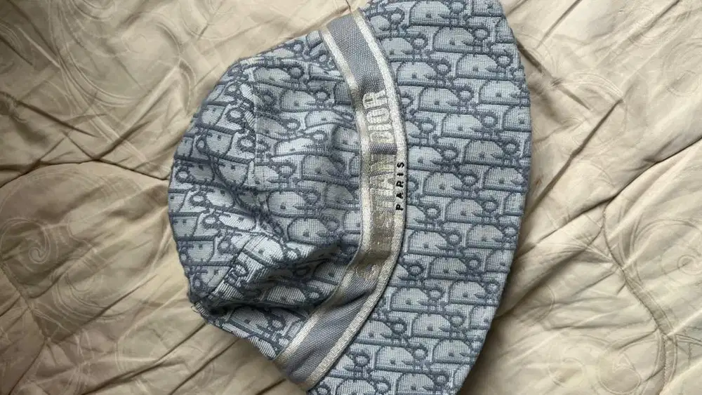 Topi bucket dior good condition