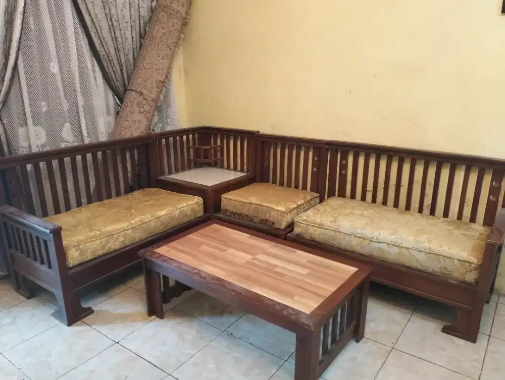 kursi tamu sudut kayu kain baru