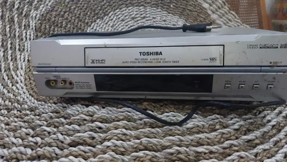 Video kaset vcr toshiba antik retro tape video player