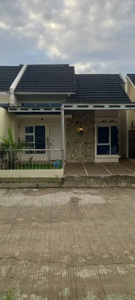 Rumah dikontrakan serta furniture, lokasi strategis