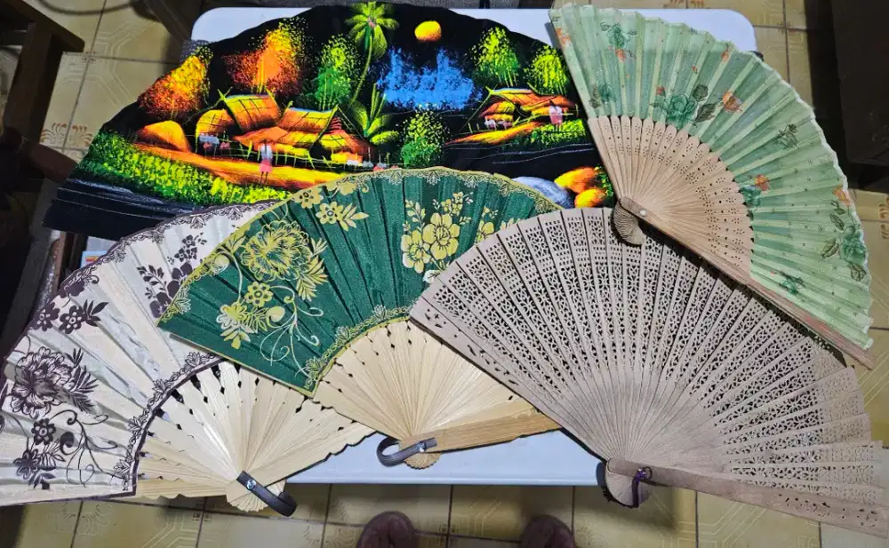 Kipas Lipat (hand fan)