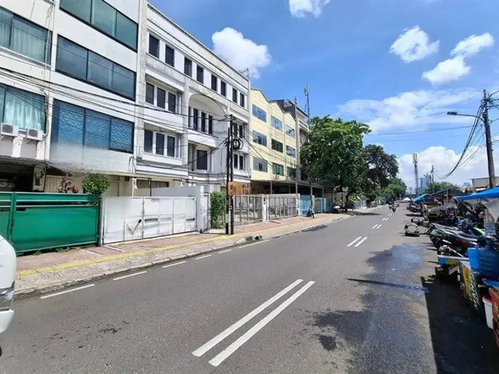 Disewakan Ruko strategis di pusat bisnis Cideng, cocok untuk kantor, toko, klinik, atau usaha komersial lainnya.Berada di area ramai dan mudah diakses