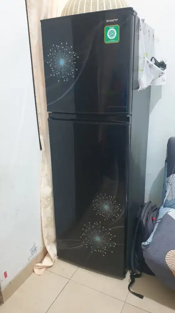 Dijual kulkas sharp 2 pintu atas bawah