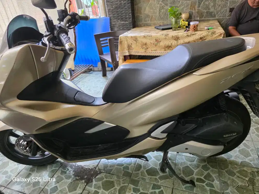 Dijual cepat Honda PCX 2018 plat L km 49rb