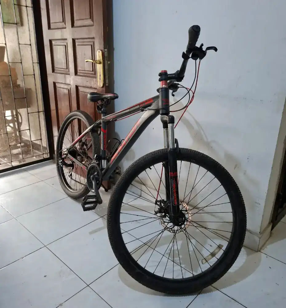 Sepeda gunung merk aviator