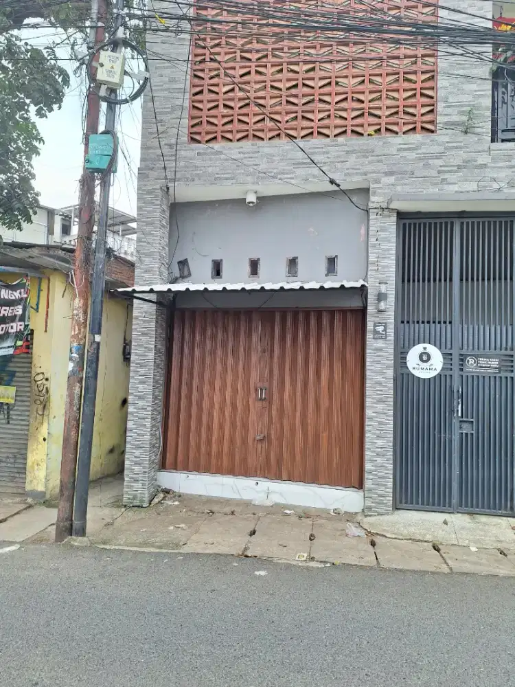 Ruko Disewakan Tahunan Pinggir Jalan Utama – Cocok Usaha Strategis!