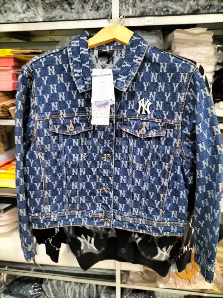 MLB tipe NY Monogram Denim Jacket. Fit(covercrop)
Size M-Xs 50bls