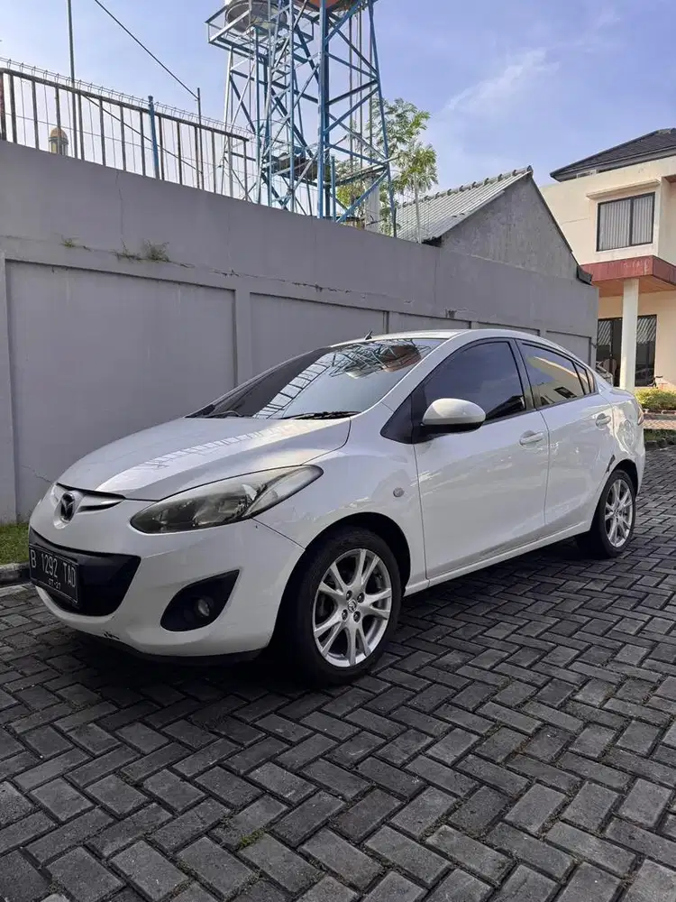 Mazda 2 Sedan 2012 Putih – Terawat, Sporty & Siap Pakai (Pajak Hidup)