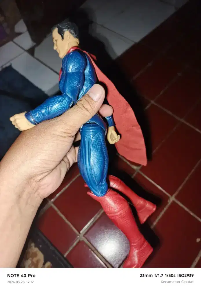 Mainan anak superman